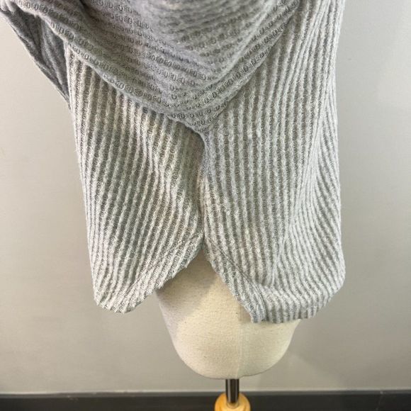 NWOT BP Oversize Snap Front Henley Top in Grey Heather (XL) - Picture 5 of 11